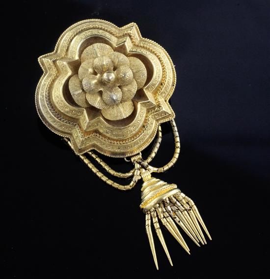 A Victorian 15ct gold tassel drop brooch, 7cm.